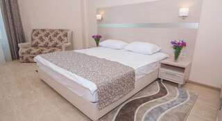 Гостиница КафаЛюкс Феодосия Двухместный номер Делюкс с 1 кроватью или 2 отдельными кроватями-3