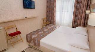 Гостиница КафаЛюкс Феодосия Большой двухместный номер c 1 кроватью или 2 отдельными кроватями-8