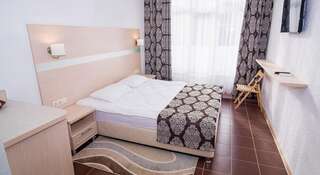 Гостиница КафаЛюкс Феодосия Большой двухместный номер c 1 кроватью или 2 отдельными кроватями-7