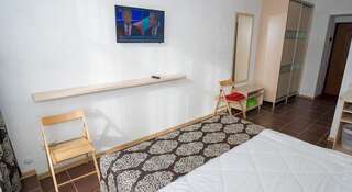 Гостиница КафаЛюкс Феодосия Большой двухместный номер c 1 кроватью или 2 отдельными кроватями-9
